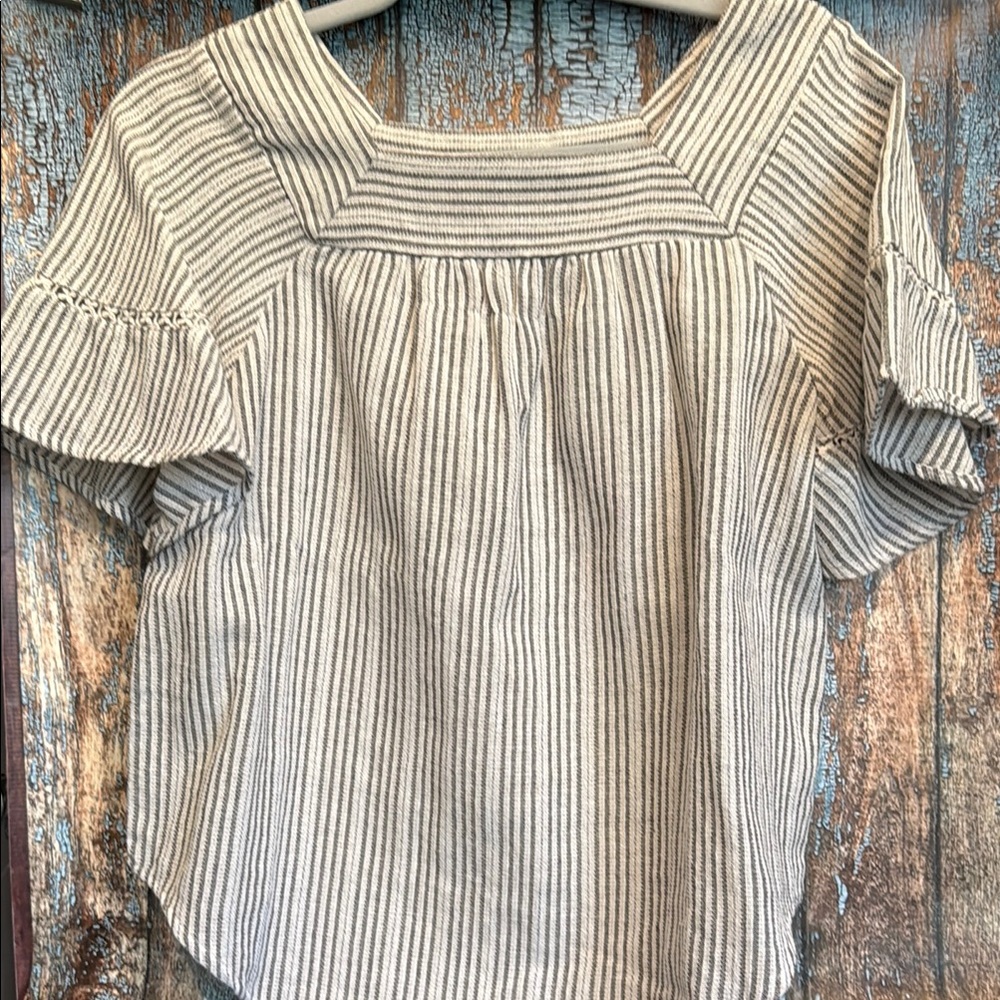 Universal Thread Cream Flutter Sleeve Blouse